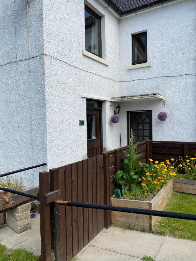 No 5 Newly Refurbished 4 Bedroom House Cononbridge Exterior photo
