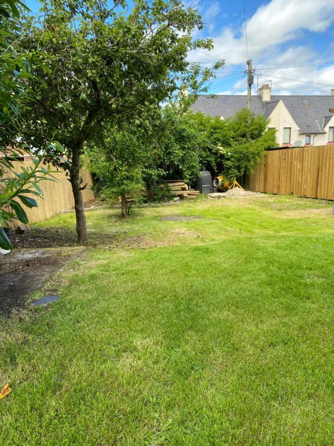 No 5 Newly Refurbished 4 Bedroom House Cononbridge Exterior photo