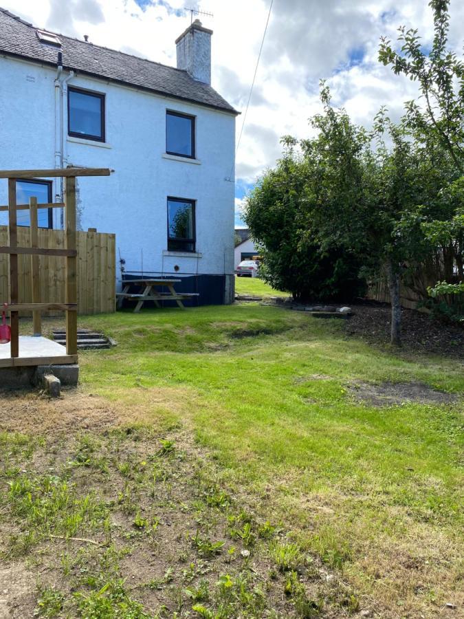 No 5 Newly Refurbished 4 Bedroom House Cononbridge Exterior photo