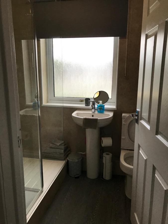 No 5 Newly Refurbished 4 Bedroom House Cononbridge Exterior photo